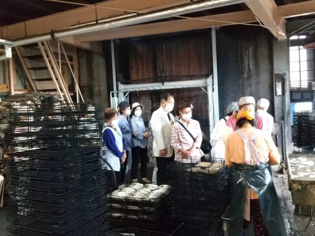 高知・土佐清水で「宗田節」の伝統製法を体感！削り体験＆オリジナル醤油ボトル作りツアー