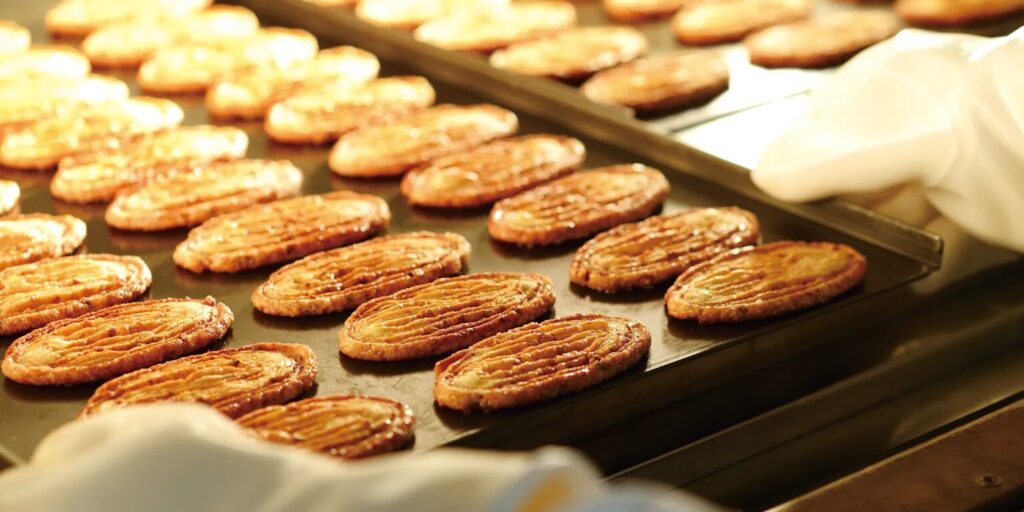 浜松名物「うなぎパイ」の製造工程を間近で！予約不要で楽しめる工場見学ツアー