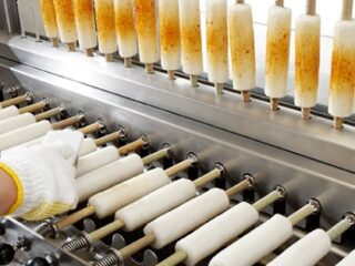 できたては格別の美味しさ！いわきかまぼこ工房で「かまぼこアート＆竹ちくわ」手作り体験